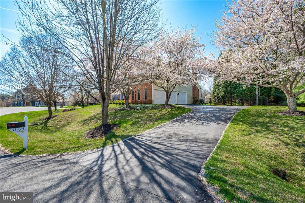Image 84 of property listing at 15125 ROLLINMEAD DR, Gaithersburg, MD 20878