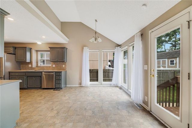 1601 NW Nicholas Drive, Grain Valley, MO 64029