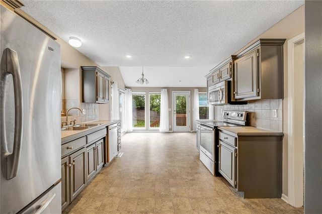 1601 NW Nicholas Drive, Grain Valley, MO 64029