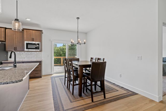 608 N Baywood Drive, Nixa, MO 65714