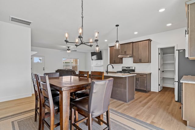 608 N Baywood Drive, Nixa, MO 65714