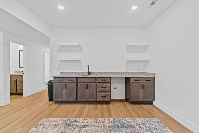 608 N Baywood Drive, Nixa, MO 65714