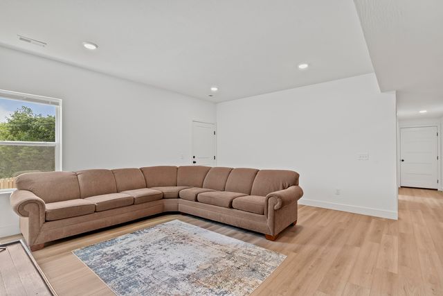 608 N Baywood Drive, Nixa, MO 65714