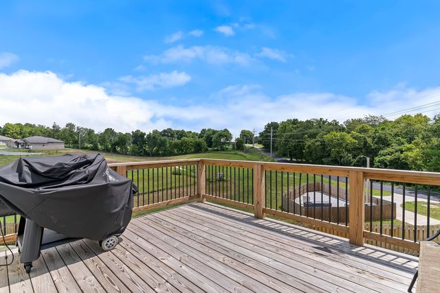 608 N Baywood Drive, Nixa, MO 65714