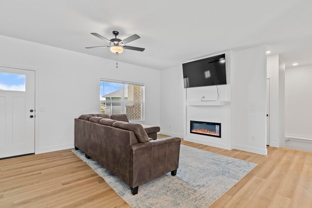 608 N Baywood Drive, Nixa, MO 65714