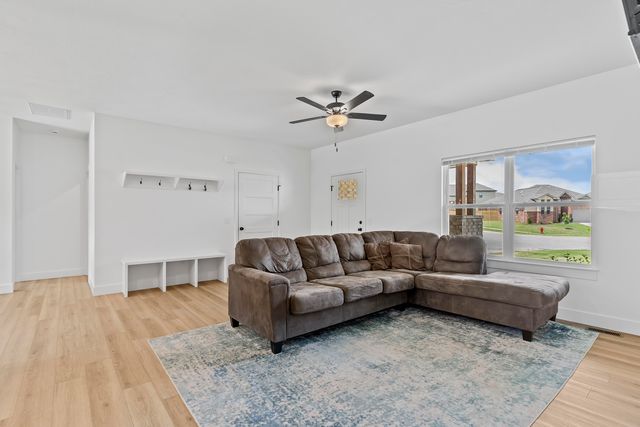608 N Baywood Drive, Nixa, MO 65714