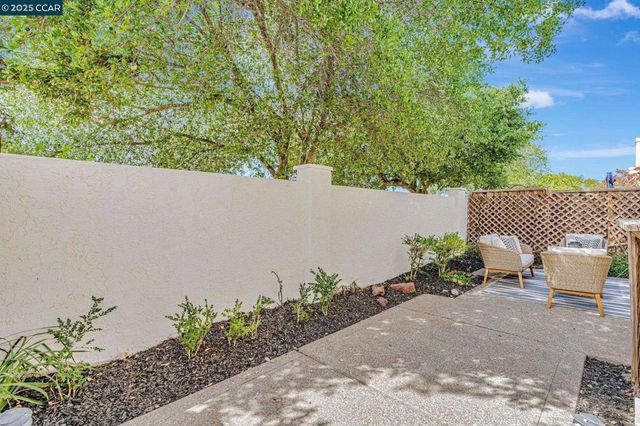 5258 Pebble Glen Dr, Concord, CA 94521