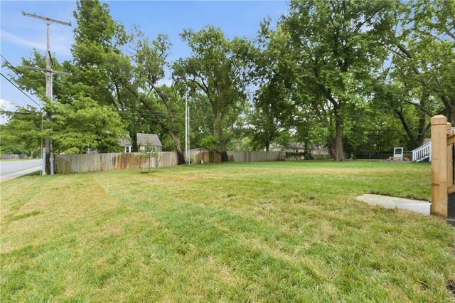 5501 Reeds Road, Mission, KS 66202