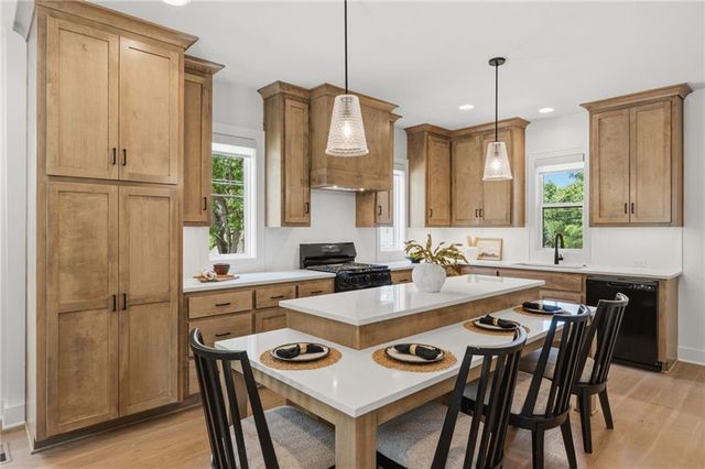 5501 Reeds Road, Mission, KS 66202