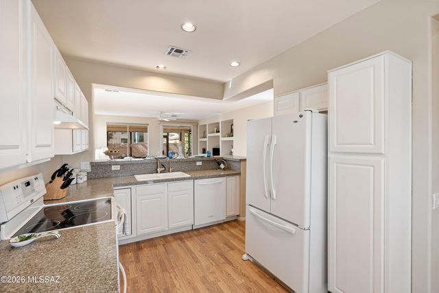 9461 N Twinkling Shadows Way, Tucson, AZ 85743