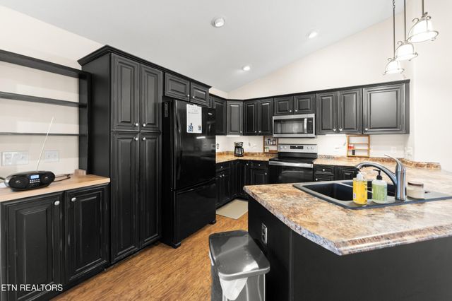 102 Torrey Pines Lane, Crossville, TN 38558