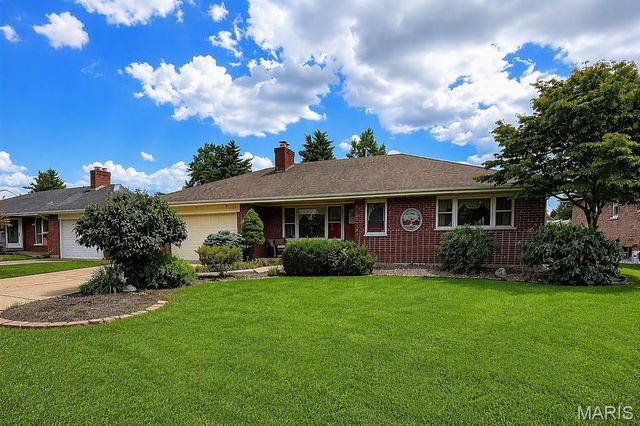11838 Sunlind Drive, Sunset Hills, MO 63127