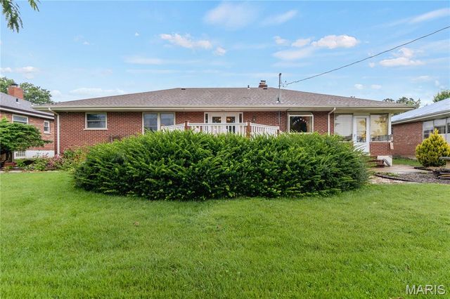11838 Sunlind Drive, Sunset Hills, MO 63127