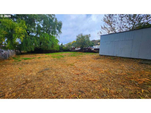 260 PLEASANT Ave, Roseburg, OR 97470