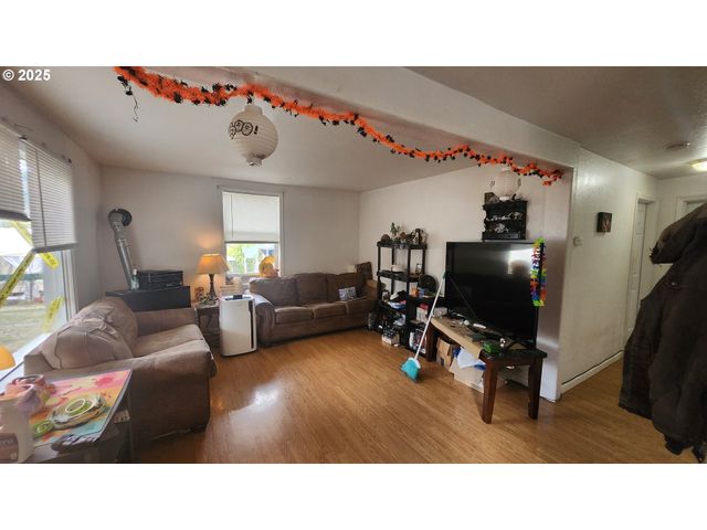 260 PLEASANT Ave, Roseburg, OR 97470