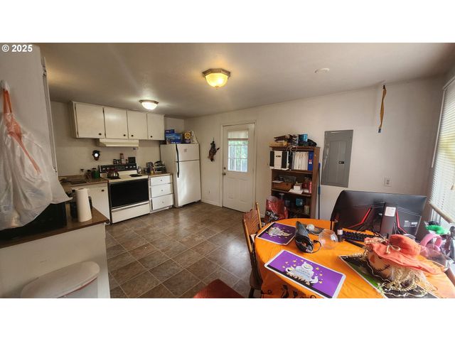 260 PLEASANT Ave, Roseburg, OR 97470