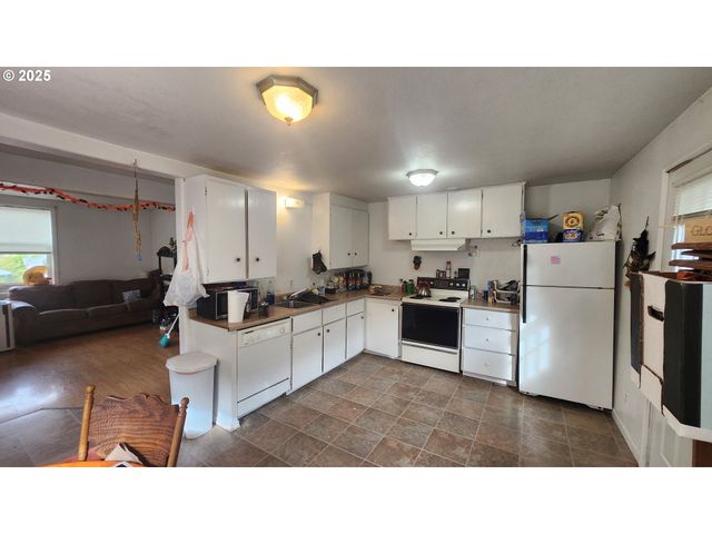 260 PLEASANT Ave, Roseburg, OR 97470