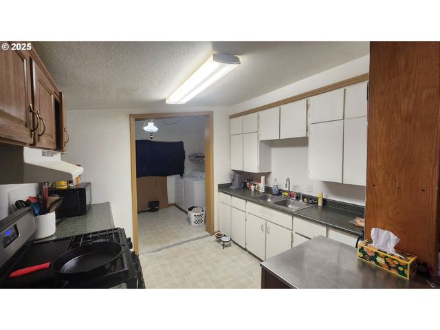 260 PLEASANT Ave, Roseburg, OR 97470