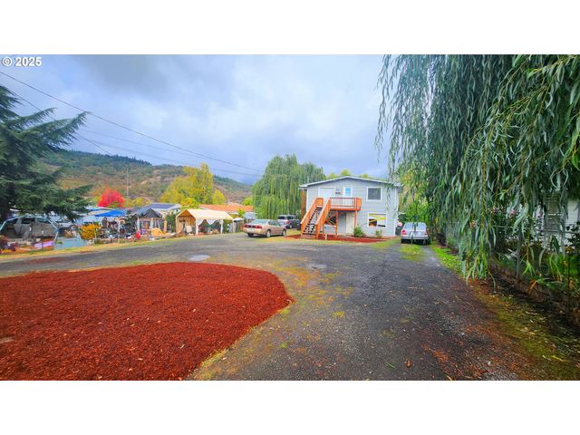 260 PLEASANT Ave, Roseburg, OR 97470