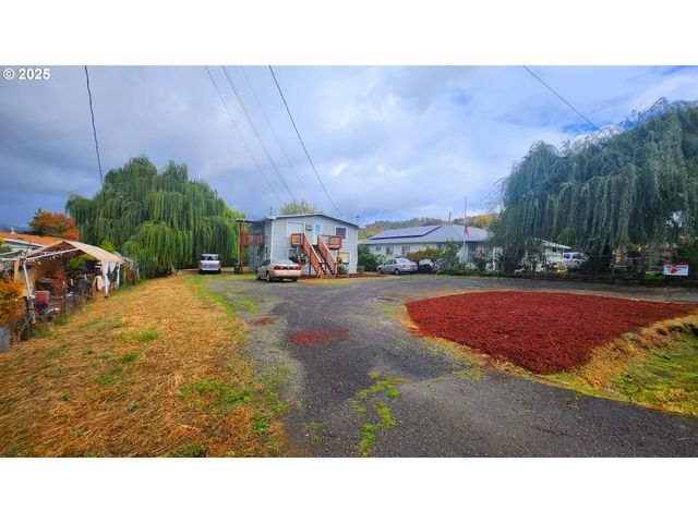 260 PLEASANT Ave, Roseburg, OR 97470