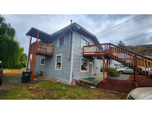 260 PLEASANT Ave, Roseburg, OR 97470