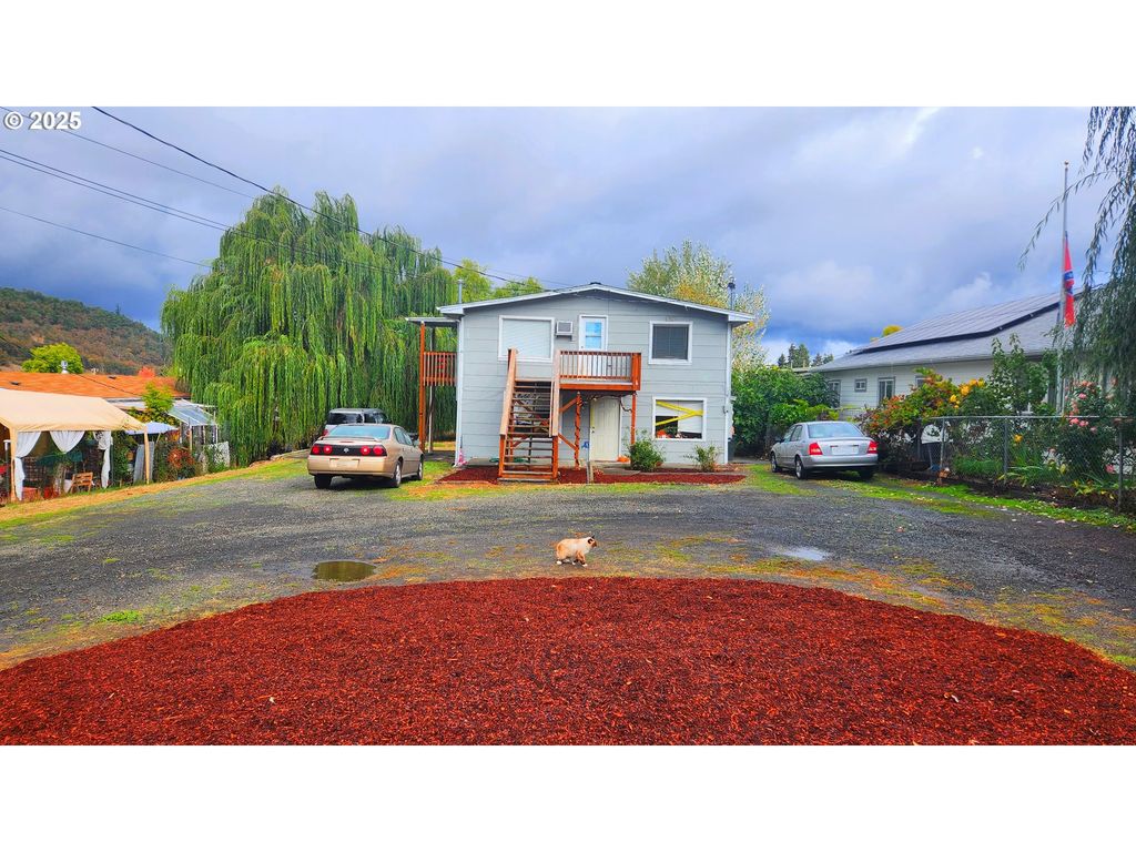 260 PLEASANT Ave, Roseburg, OR 97470