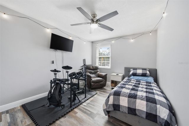 1621 SPINNING WHEEL DRIVE, Lutz, FL 33559
