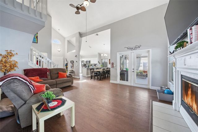 1621 SPINNING WHEEL DRIVE, Lutz, FL 33559