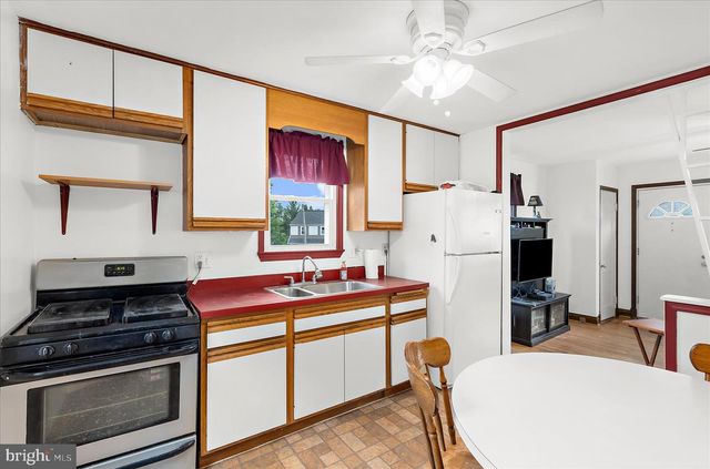 1238 OAKLAND TERRACE RD, Halethorpe, MD 21227