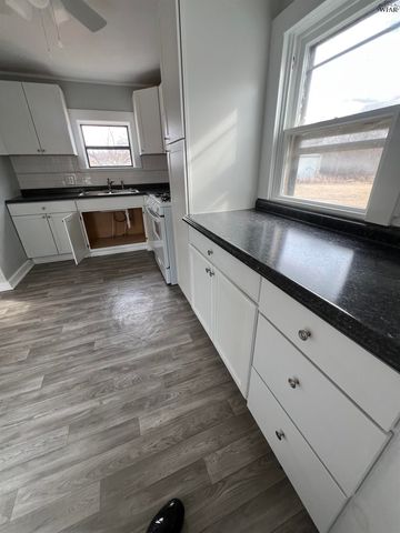 905 E RUBY AVENUE, Iowa Park, TX 76367