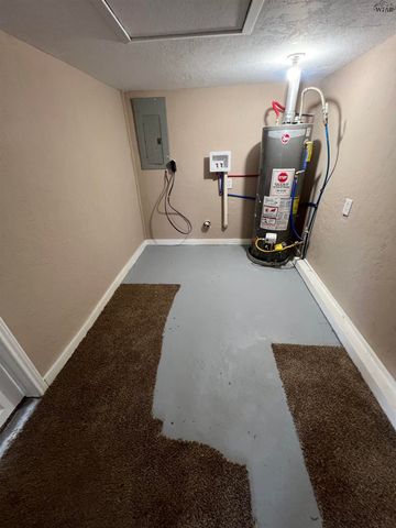 905 E RUBY AVENUE, Iowa Park, TX 76367