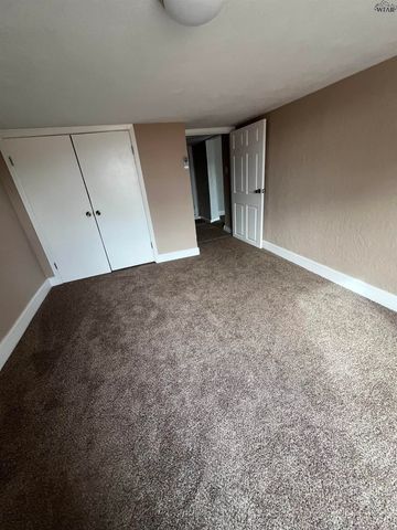 905 E RUBY AVENUE, Iowa Park, TX 76367