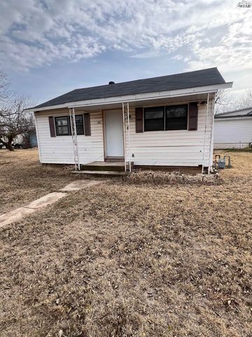 905 E RUBY AVENUE, Iowa Park, TX 76367