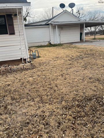 905 E RUBY AVENUE, Iowa Park, TX 76367