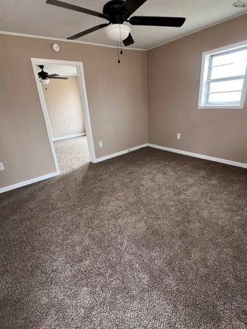 905 E RUBY AVENUE, Iowa Park, TX 76367