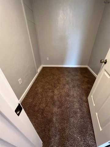 905 E RUBY AVENUE, Iowa Park, TX 76367