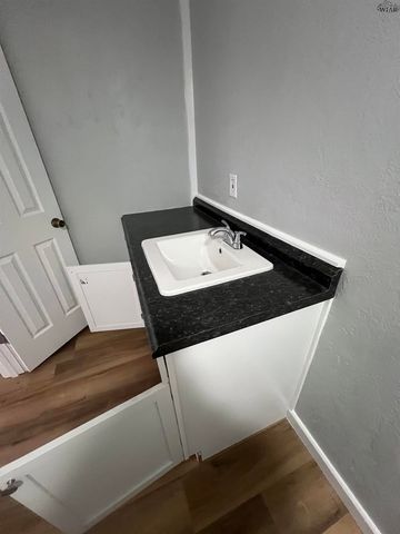 905 E RUBY AVENUE, Iowa Park, TX 76367