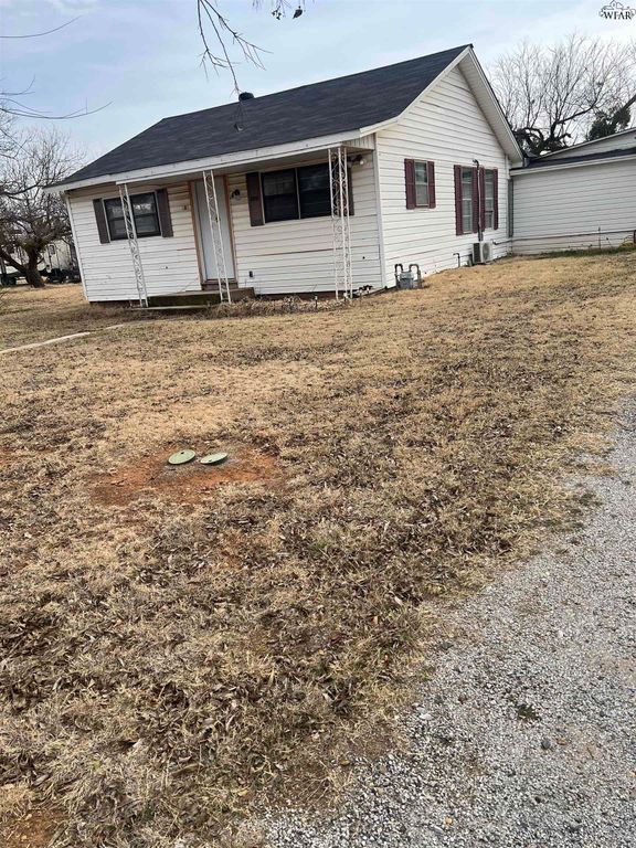 905 E RUBY AVENUE, Iowa Park, TX 76367