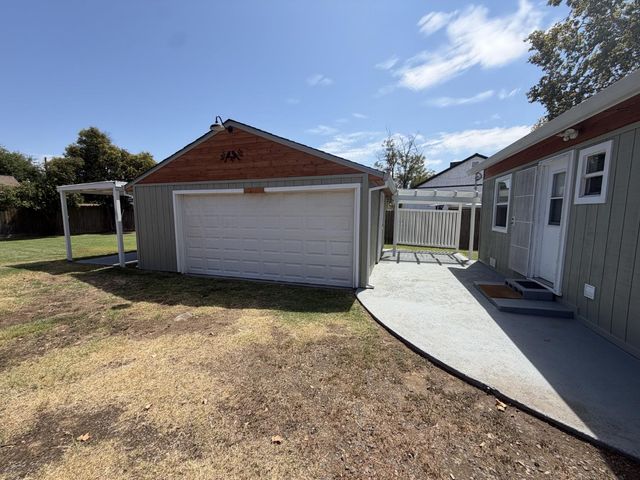 3421 Douglas St, Sacramento, CA 95838