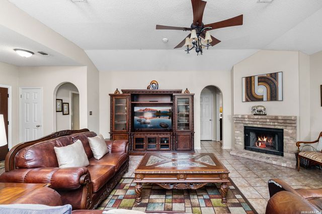 6246 John Chapman, San Antonio, TX 78240