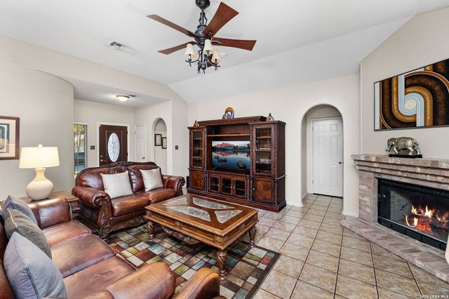 6246 John Chapman, San Antonio, TX 78240