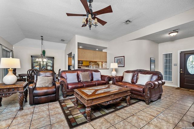 6246 John Chapman, San Antonio, TX 78240