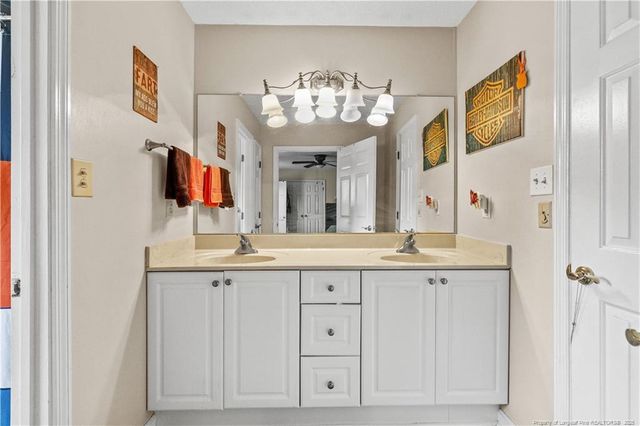 4225 Manchester Lane, Lumberton, NC 28360