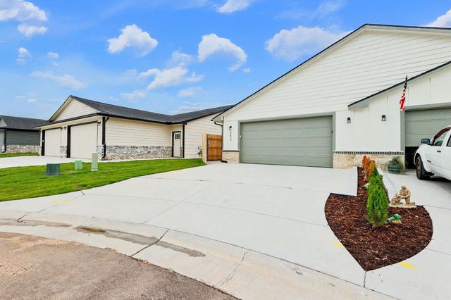 2433 S Wheatland Ct, Wichita, KS 67235