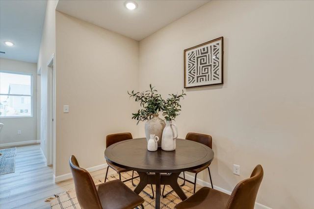 2433 S Wheatland Ct, Wichita, KS 67235