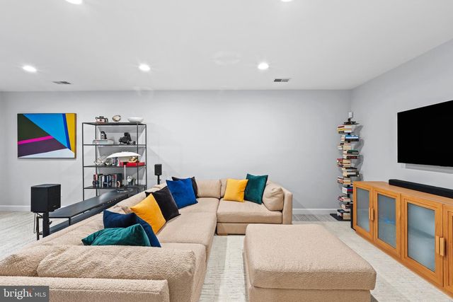 1405 BUENA VISTA AVE, Mclean, VA 22101