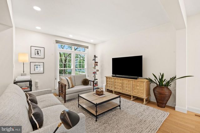 1405 BUENA VISTA AVE, Mclean, VA 22101