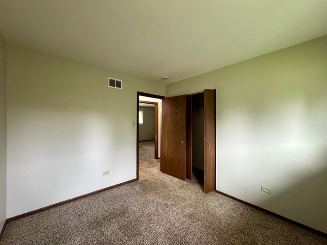 16104 Oak Avenue, Oak Forest, IL 60452