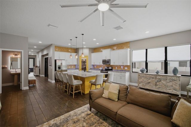 2516 W CURTIS STREET, Tampa, FL 33614