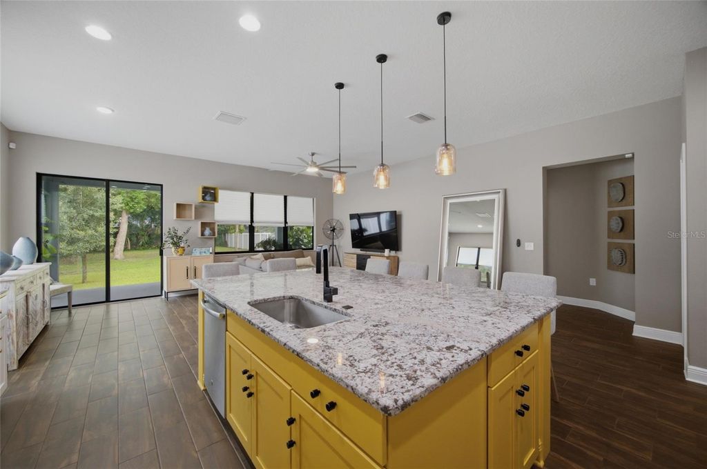 Image 12 of property listing at 2516 W CURTIS STREET, Tampa, FL 33614
